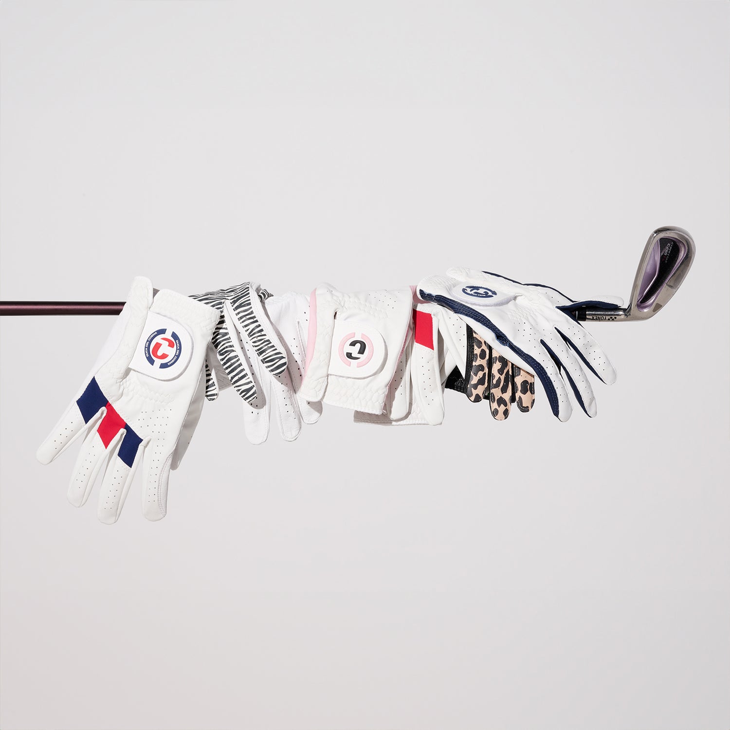 Shop golfhandschoenen bij Duca del Cosma. Heren golfhandschoenen & Dames golfhandschoenen van cabretta-leer